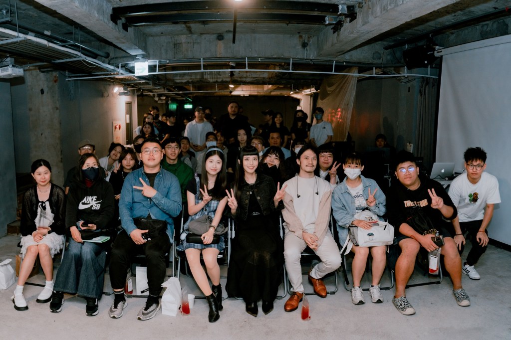 李嫣於昨日（4_2）在濕地 Venue 舉辦專輯發片派對，邀請媒體、音樂人以及幸運歌迷參與