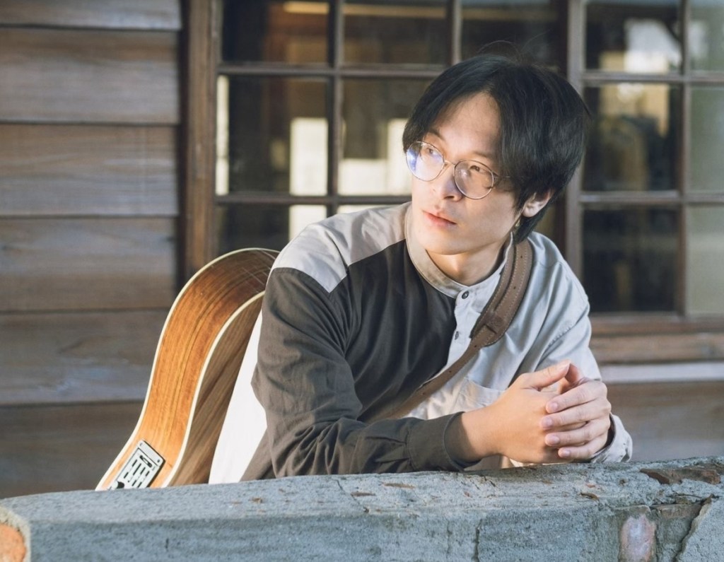 【SV】李縉加Jonas推出個人首張單曲〈窗〉 講述人生旅途的故事 本職是平面設計師&nbsp;一手包辦了單曲的封面攝影及設計