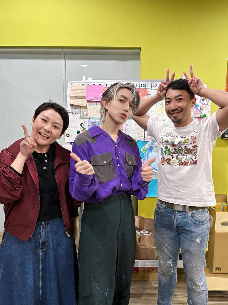 林宥嘉&豬探長(右)和花生(左) 