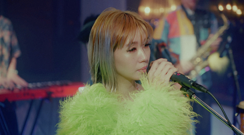 聲線縹緲迷幻的女主唱 Suzy，本次也負責藝術設計