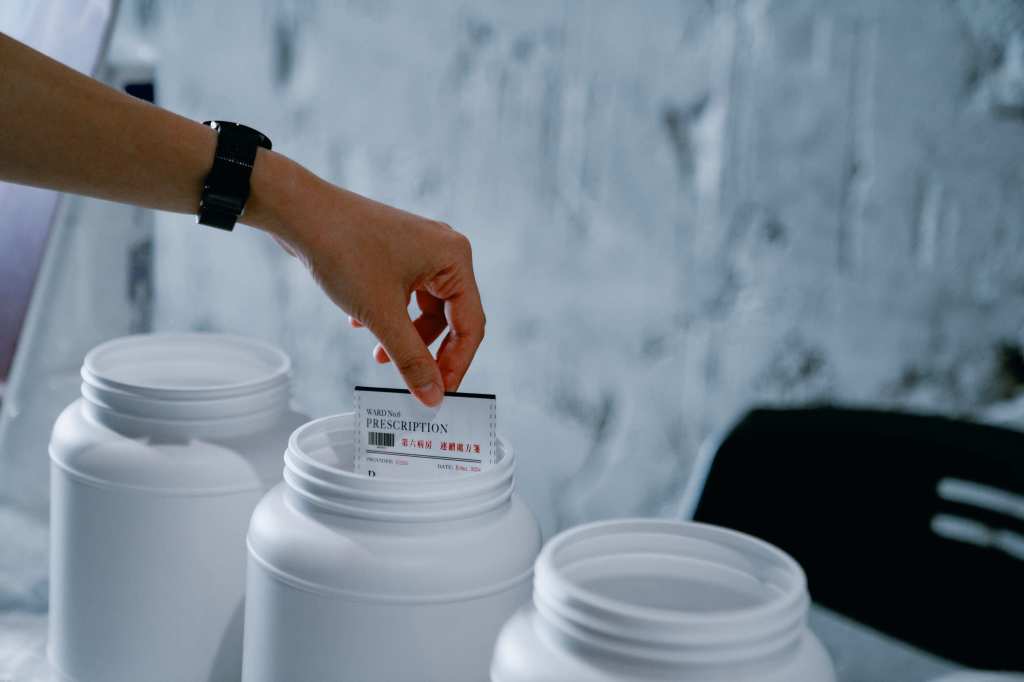 邀請觀眾玩性格心理測驗並發放相對應處方箋