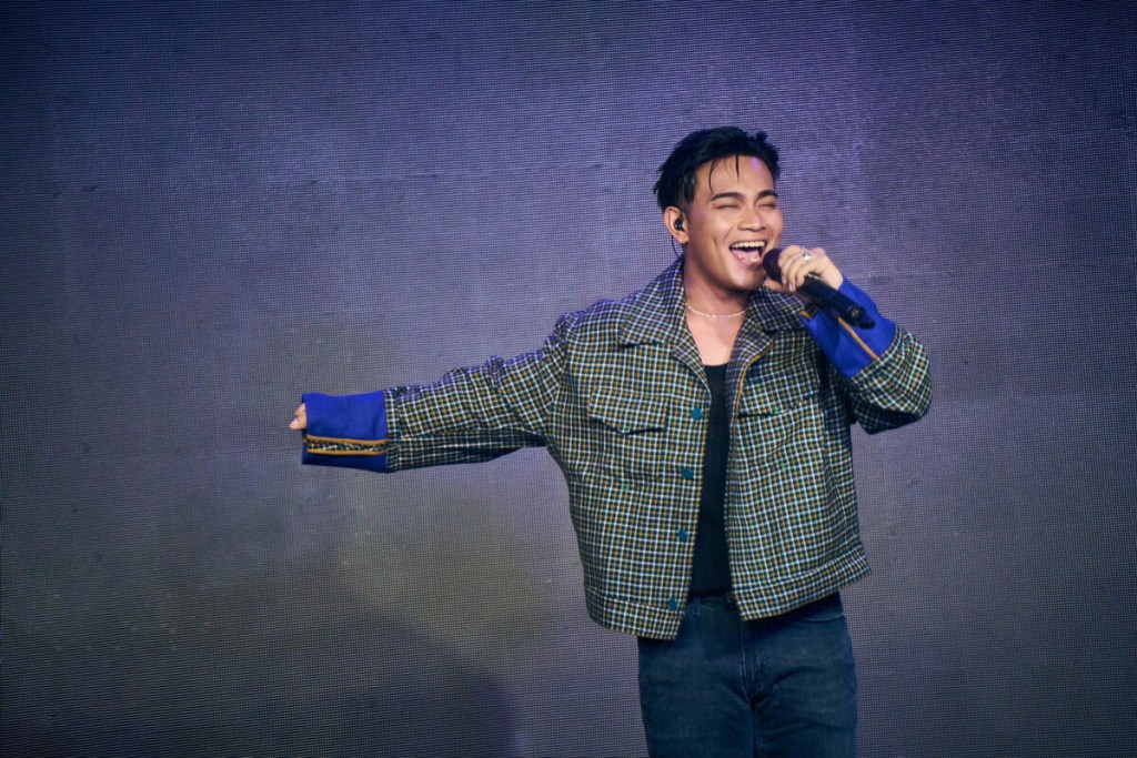 【Sony】邱軍攜《情歌手》舉辦首場台北專場 屏東部落家人北上支持 特別選唱多位歌后經典之作&nbsp;為當天生日的媽媽驚喜慶生