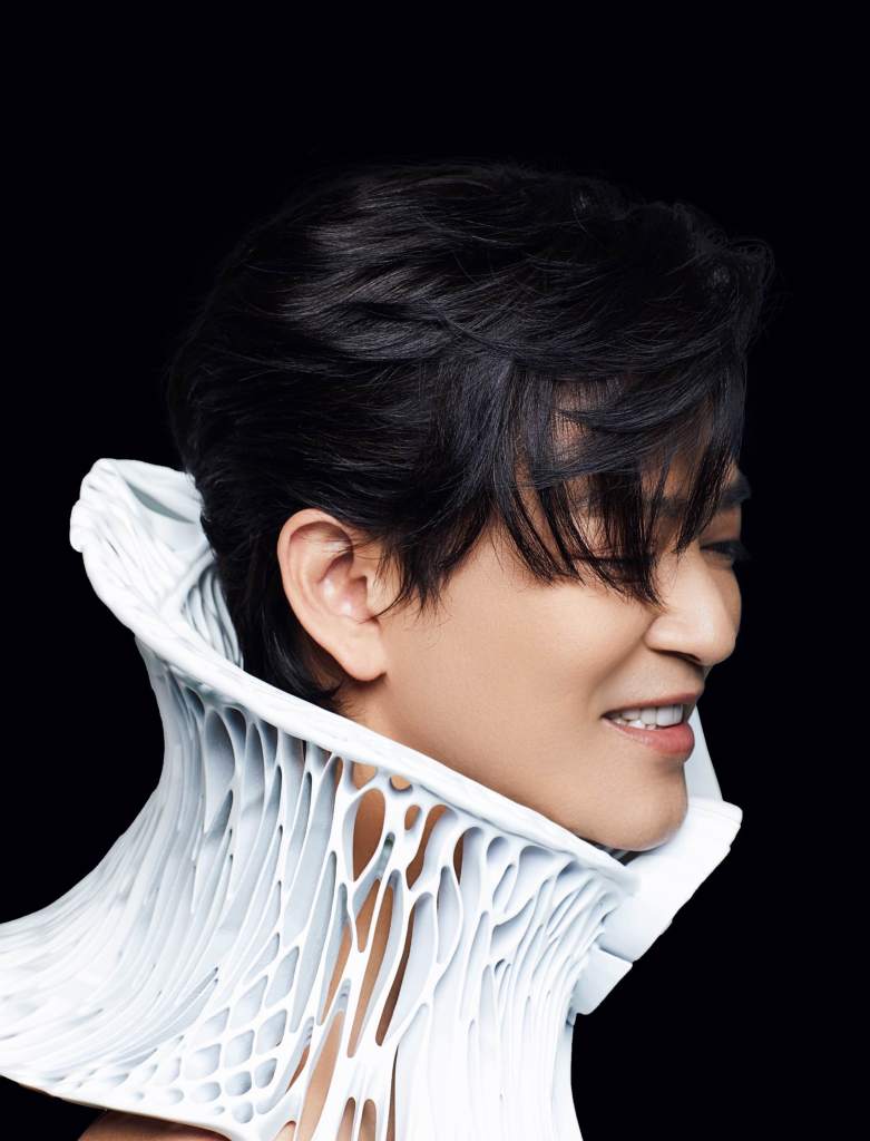 陳曉東Reflection心有獨鍾30年巡迴演唱會-以三面陳曉東黑白兩款呈現