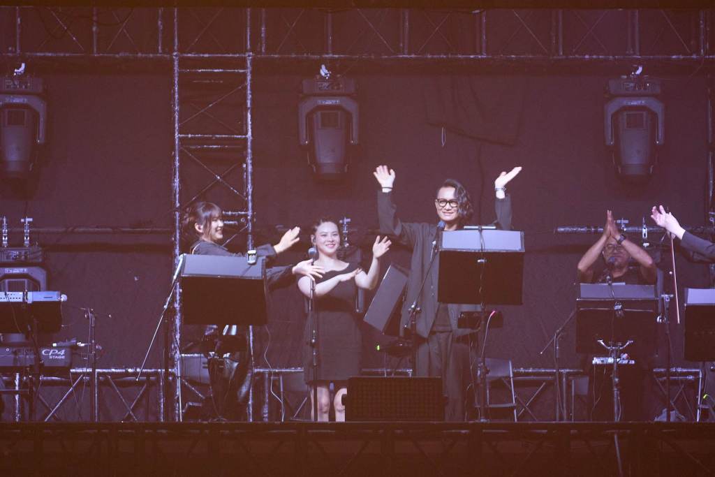 動力火車「都是因為愛」高雄安可場第二天 擔任和聲的卓義峯特別獻唱 (照片提供:華研國際)