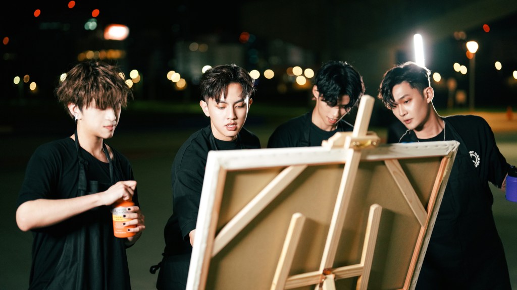 U:NUS沒有設定繪畫方向，各自添加喜歡的顏色