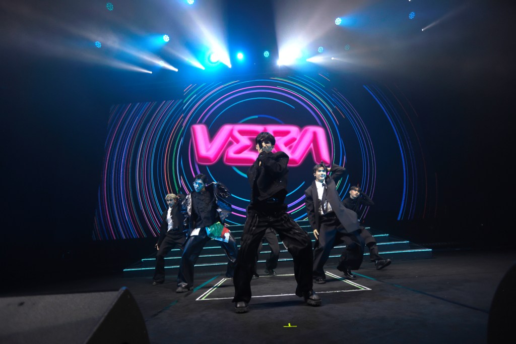 《H³ RIZZ UP 演唱會》VERA