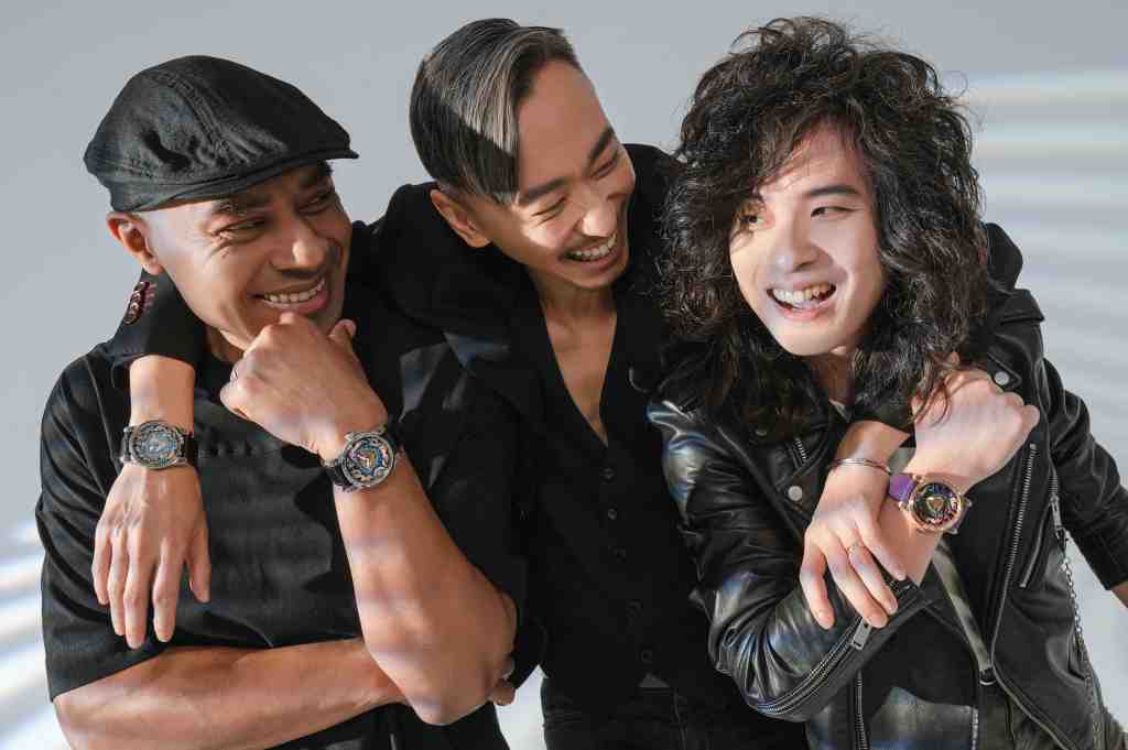 信樂團團員展露陽光笑顏公布好消息-左起團長&鼓手黃邁可(Michael)、鍵盤手傅超華(Tomi)、吉他手吳力勻(LeeQ)