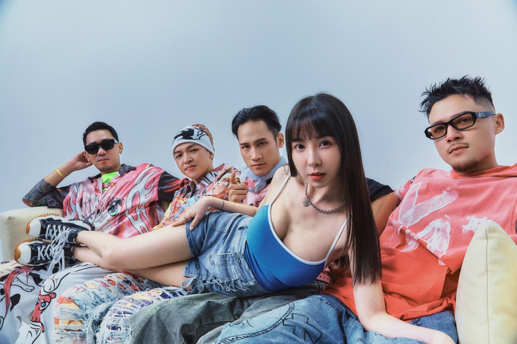 邀AV女優胎尼擔任〈來我家聽 DEMO〉MV女主角 (照片提供:拍打仔有限公司)