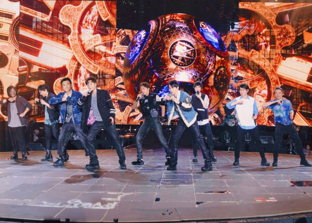 【bin】五月天《回到那一天》五月首開唱 召喚Energy驚喜現身 同台大跳〈星期五晚上〉手勢舞&nbsp;面對「E16蹲」挑戰則趣味橫生