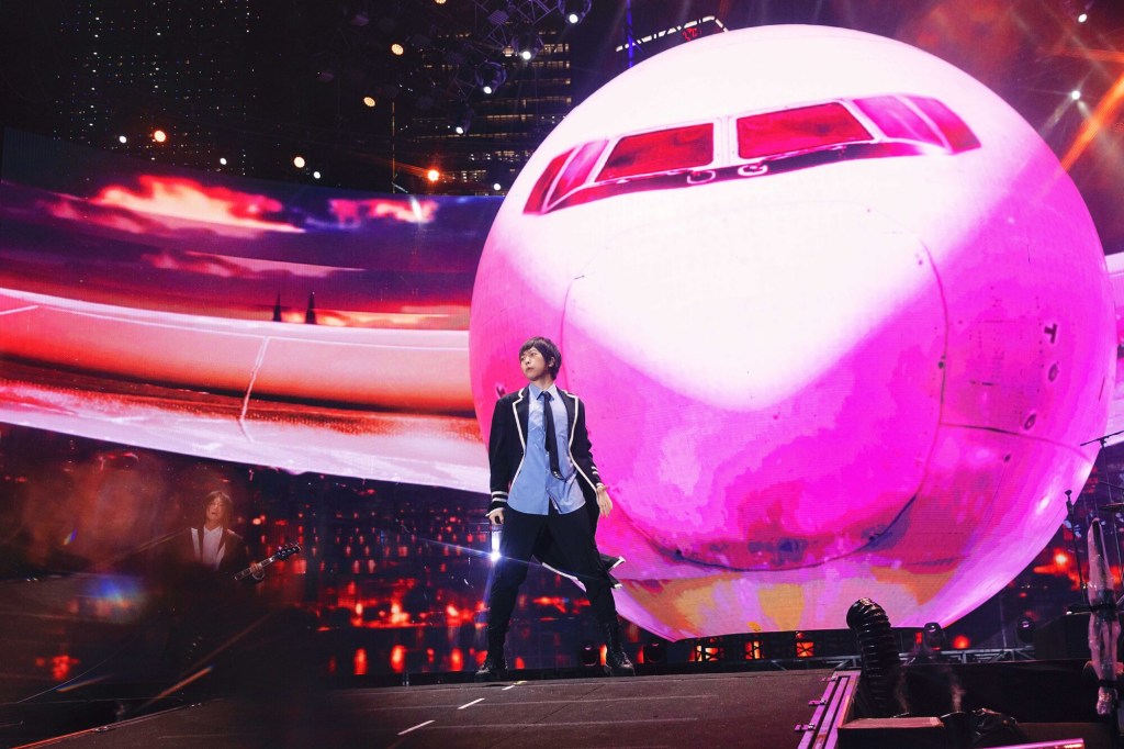 《回到那一天》從台中、高雄演出後，「5懈可擊」的音樂、聲光、視訊絢麗奪目，再創一場場不可思議的震撼奇蹟