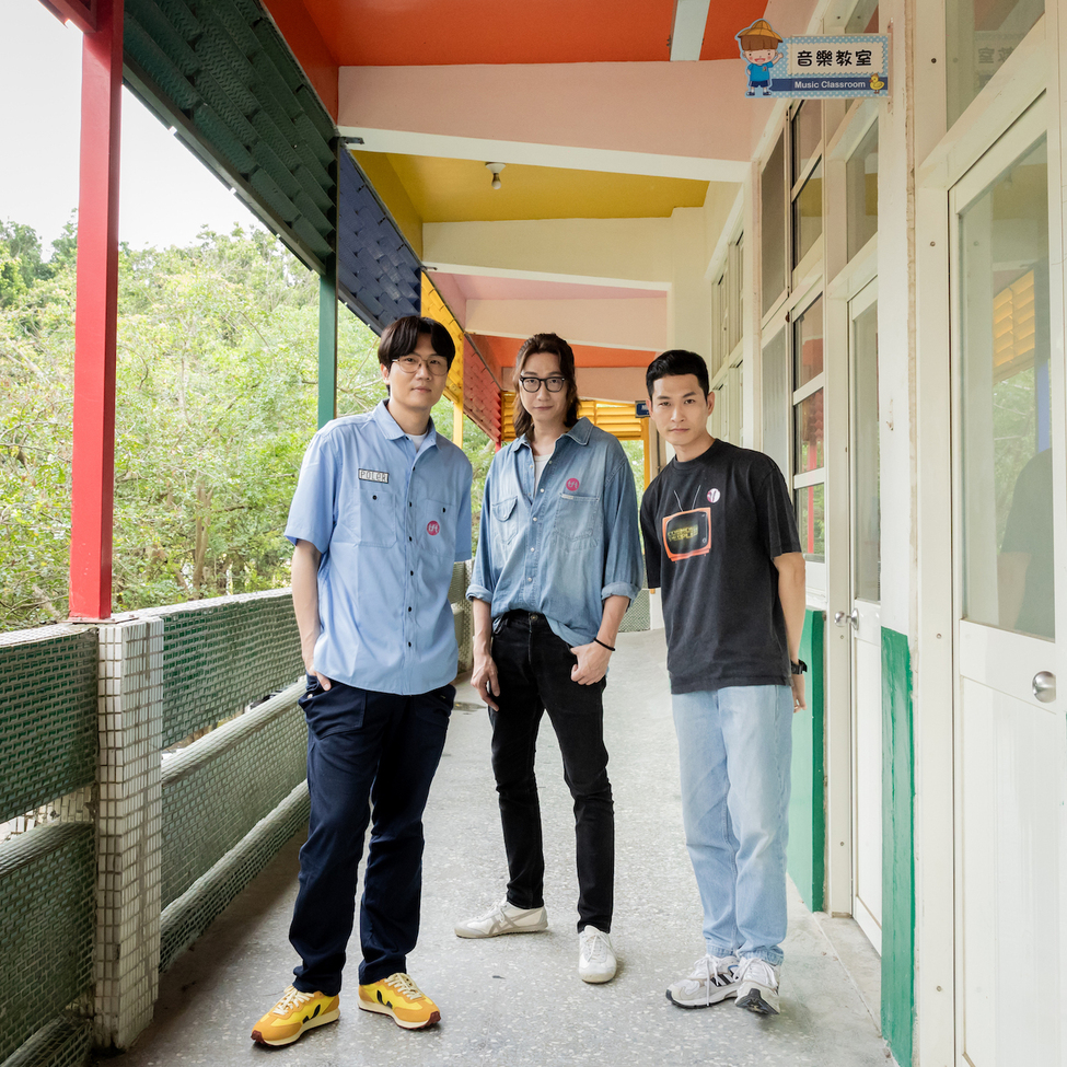 宇宙人前進彰化縣香田小學，擔任一日音樂老師