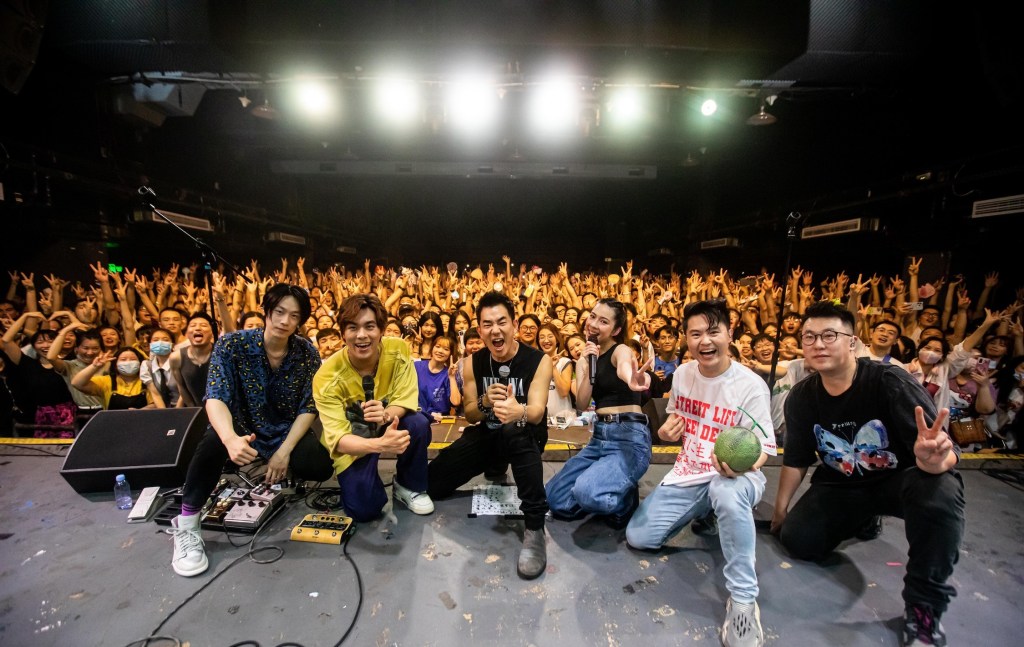 2022年告五人舉辦《在這座城市遇見了你》巡迴演唱會長沙站，任賢齊也無預警突擊演唱會