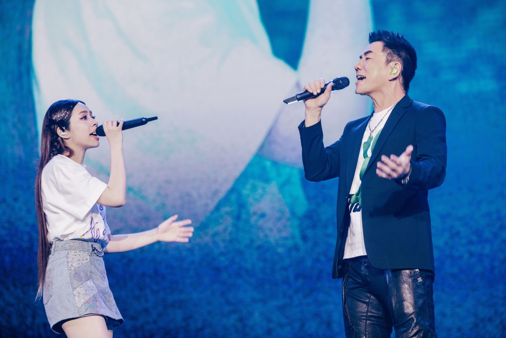 任賢齊與告五人犬青合唱