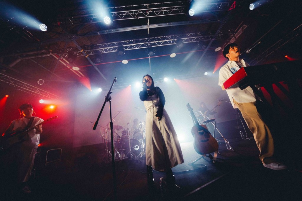 【NEWS】守夜人Legacy Taipei開唱 現場變成大型房間 坐在舞台下沙發上進行不插電演出 預告「報復失眠」將到不同城市舉行