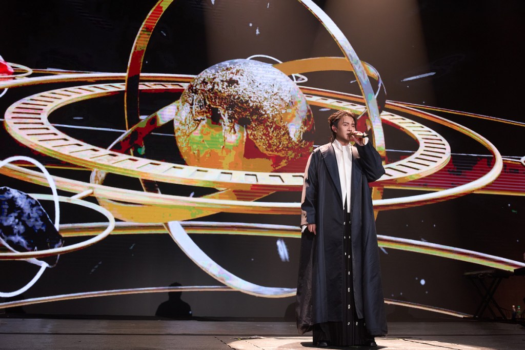 【PQP】許富凱返鄉登高流開唱 祭出經典、新歌、致敬曲 搭配4套全新秀服 獻上滿滿誠意&nbsp;〈棉照被〉引全場喊母親節快樂