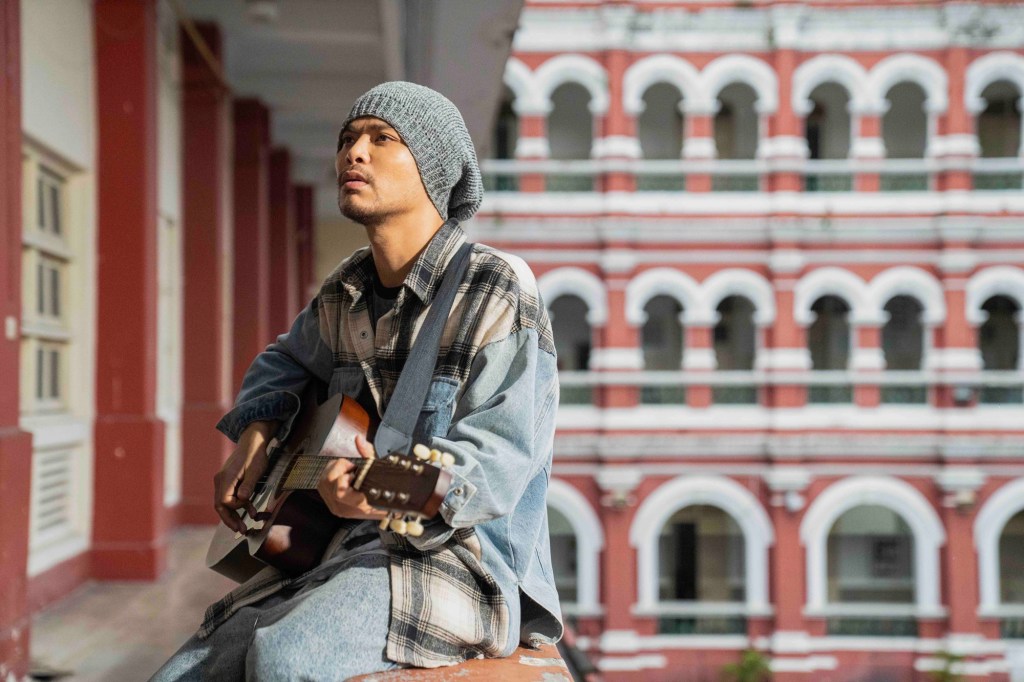 黃明志每次出手都有驚人之舉，新歌〈寫一首歌給你聽〉充滿話題