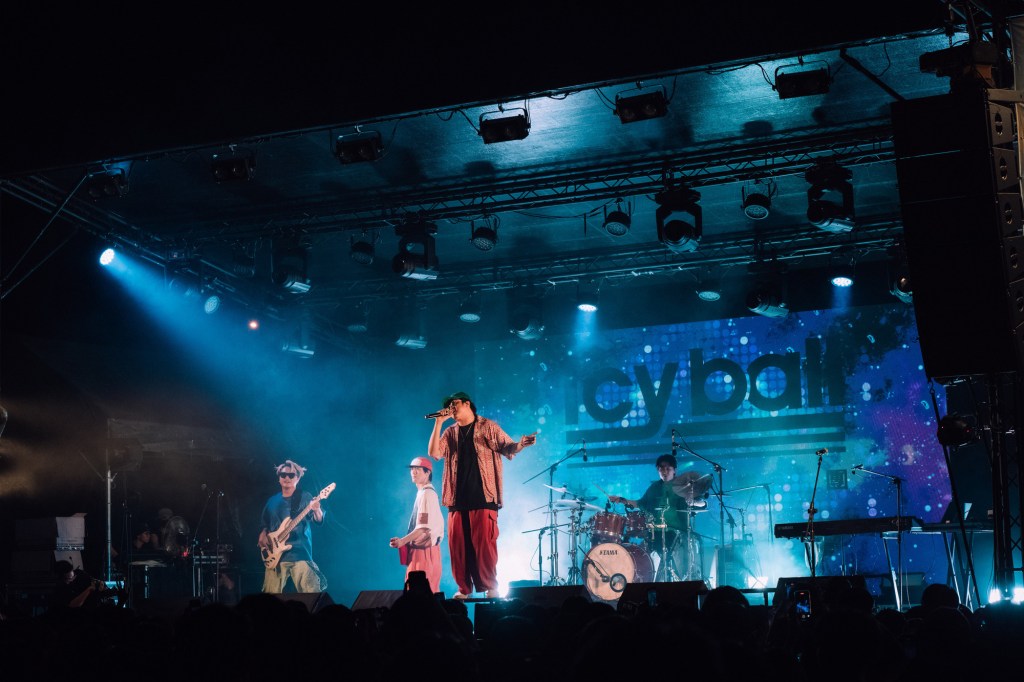 八戒Feat. icyball冰球樂團「Gimme Gimme Love」MV 將於6_7（五）中午12點 何樂音樂官方youtube頻道上線 