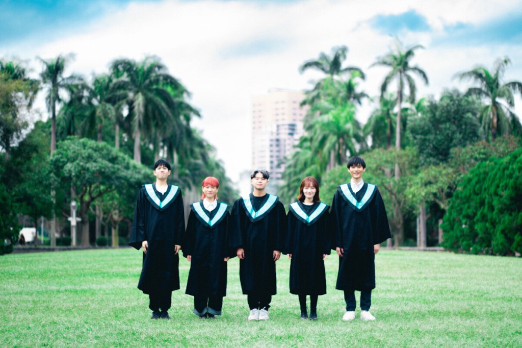 【SV】公館青少年首發專輯《我其實一點都不酷》 作為告別學生生涯的畢業禮物 7/19專場邀JOYCE就以斯、郭佐治擔任嘉賓