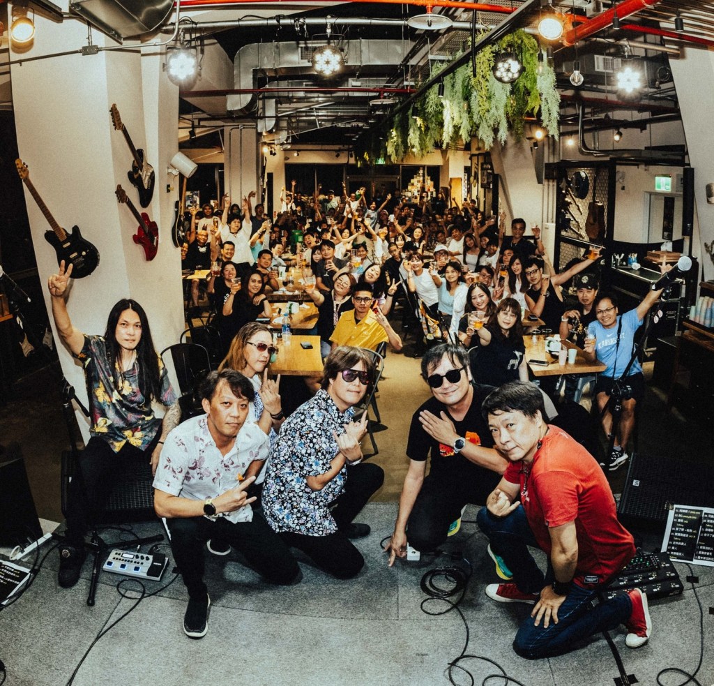 _北流卡夫卡『啉北卡好』董事長樂團與樂迷合影