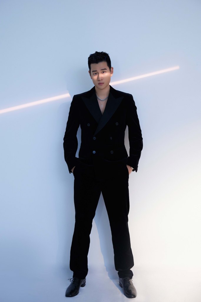 周興哲推出新作〈青春要用幾行詩來寫〉(照片提供:星空飛騰)