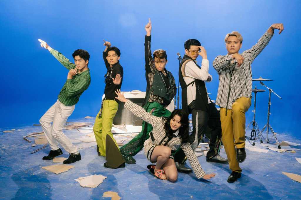 賤葆成為冰球樂團的隱藏吉他手團員  主唱王笑嗆：「賤葆出現的頻率取決於他練琴的多寡」