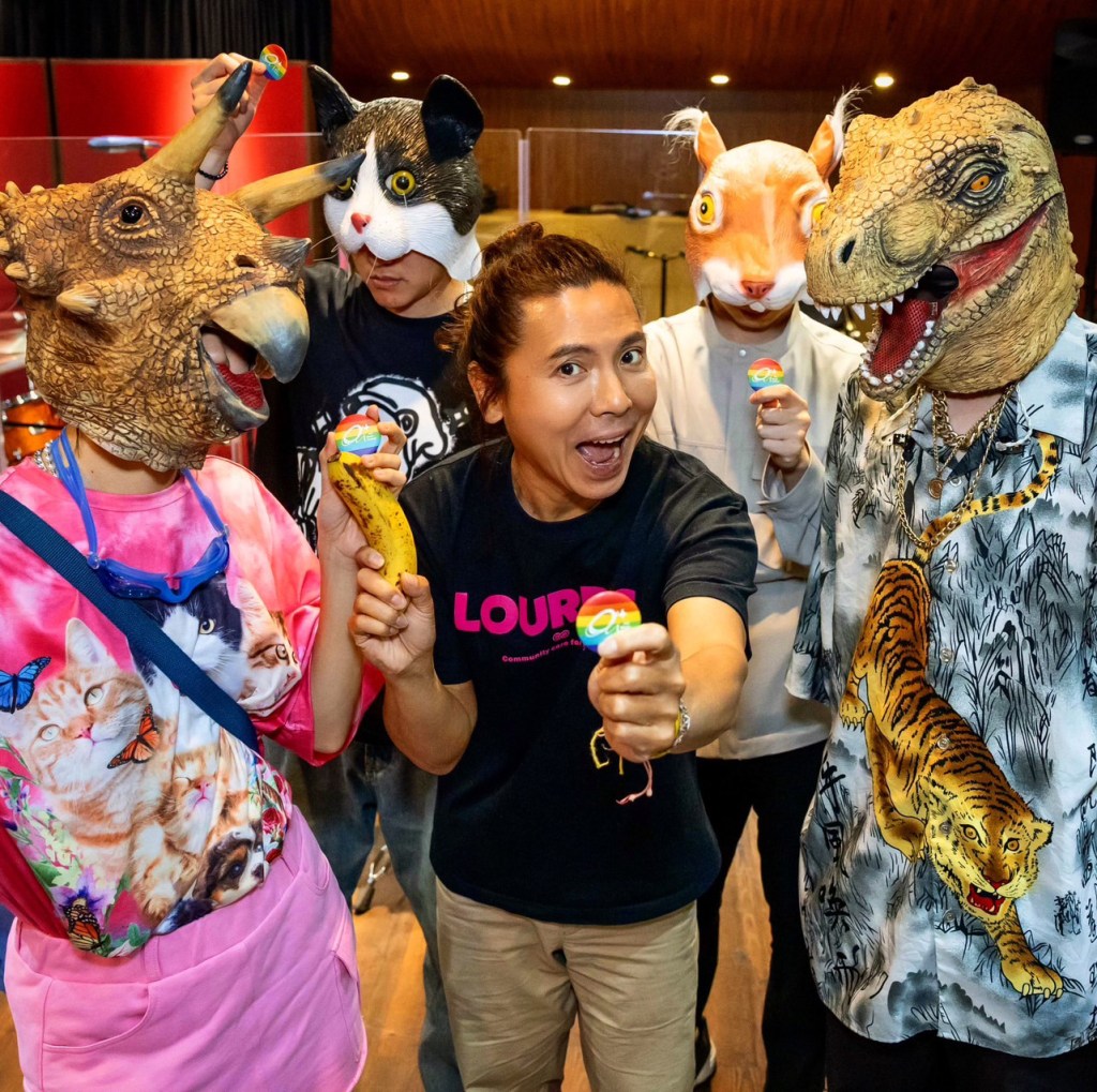 郭蘅祈與恐龍的皮