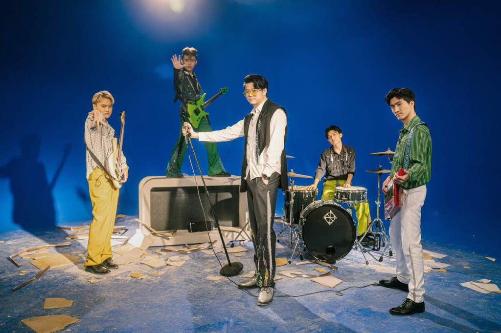 【PQP】冰球樂團召喚好友賤葆塵封已久的搖滾吉他魂 合作推出新單曲〈HERO〉定調80年代Hard Rock&nbsp;並結合冰球的激情風格