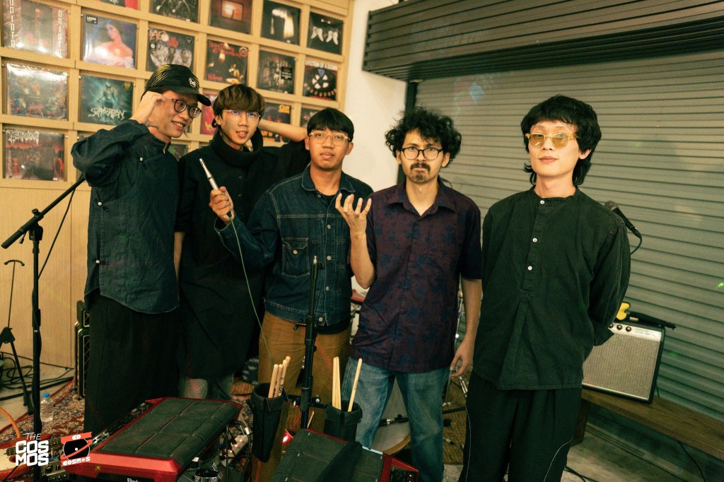 Mong Tong 與 FORD TRIO 去年 10 月在泰國共同演出