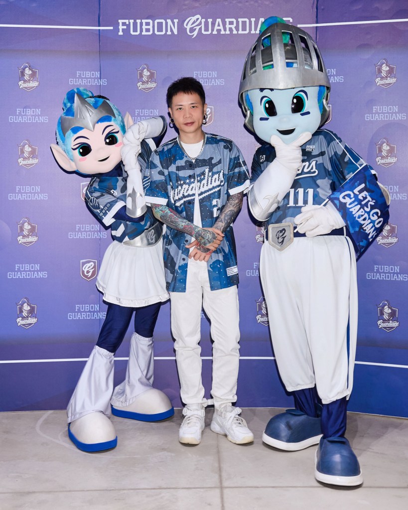 蕭秉治興奮登大巨蛋表演，用心準備「特製燙鑽球衣」閃亮登場