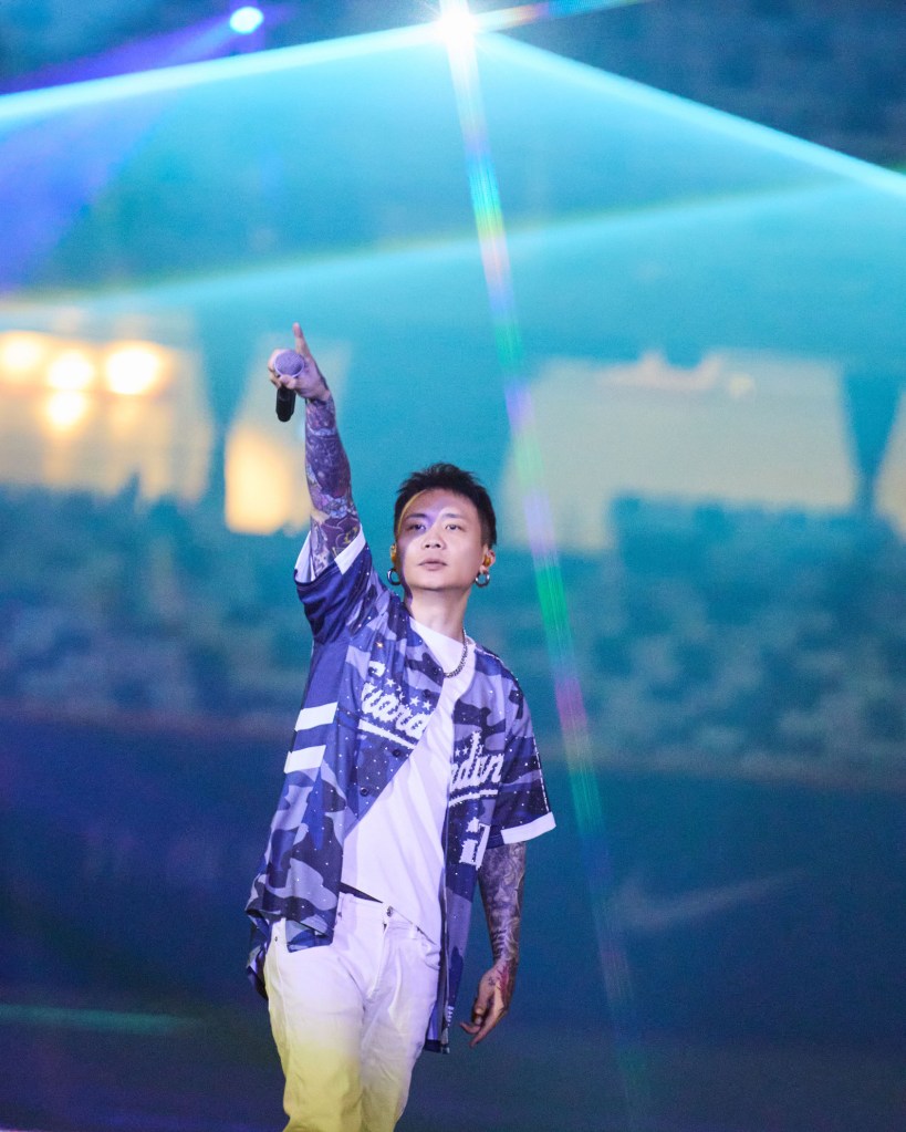 蕭秉治精選四首神曲打造K歌大包廂