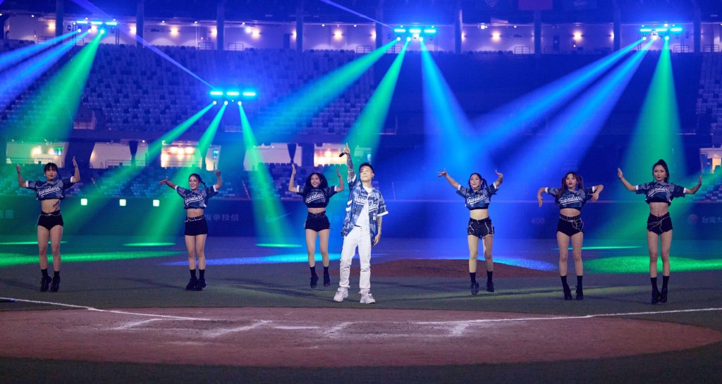 蕭秉治帶來〈射手〉