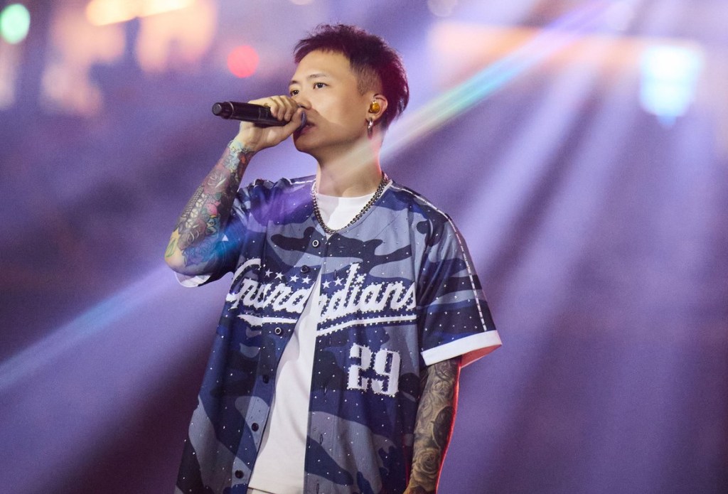 【bin】蕭秉治受邀登上大巨蛋演出 帶來四首經典歌曲 引發全場大合唱 透露正在籌備個人全新創作專輯&nbsp;八月將推出新歌