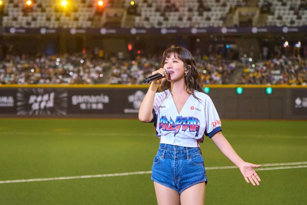 丁噹〈我愛他〉掀全場大合唱