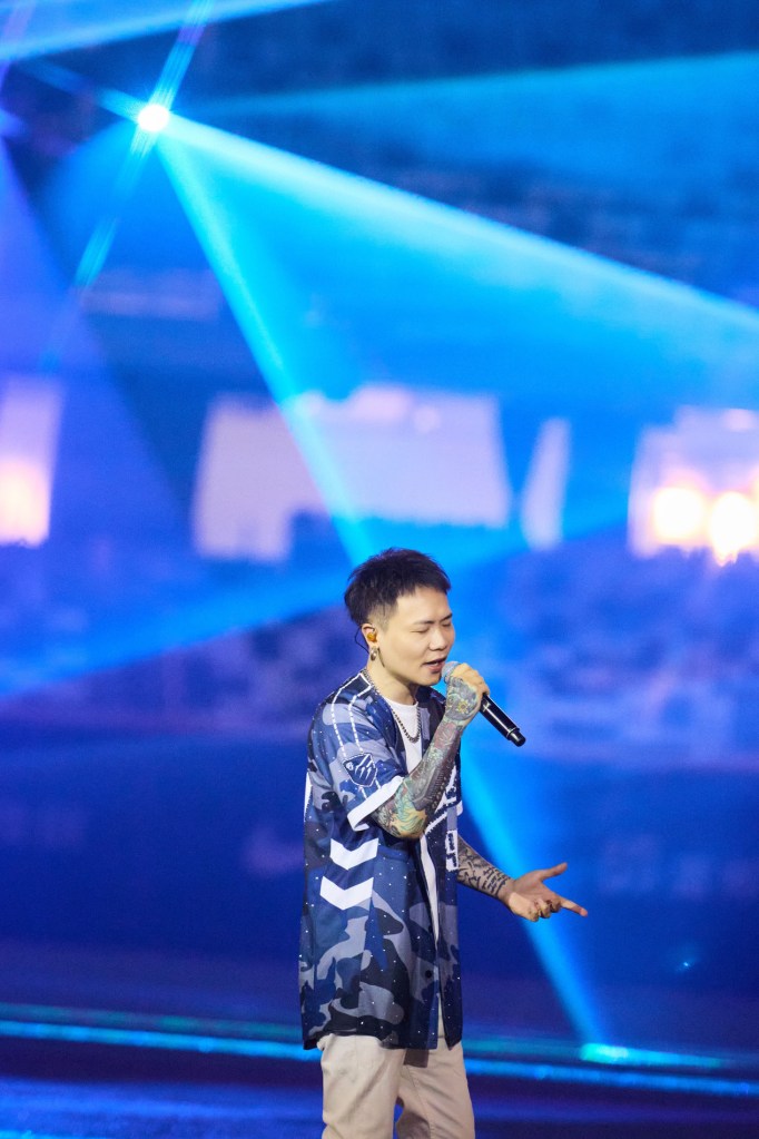 蕭秉治興奮登大巨蛋表演