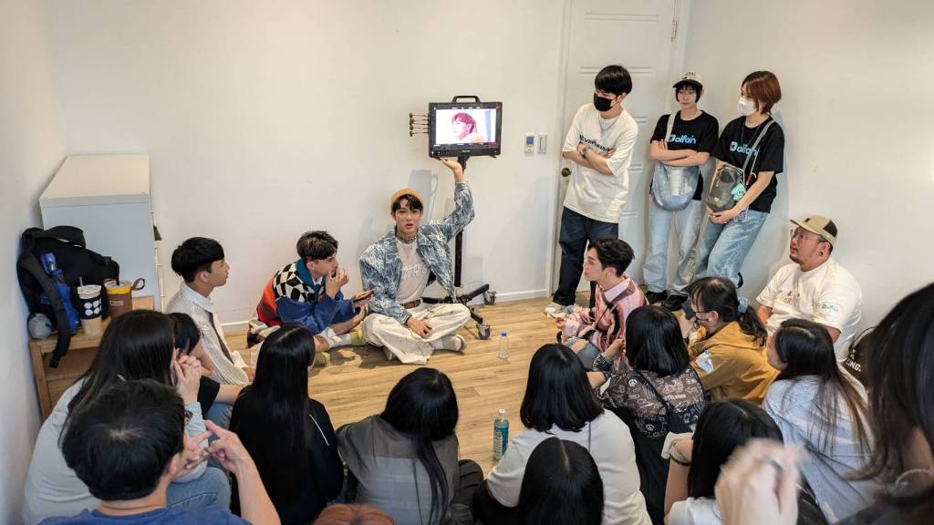 Dolfan先前安排幸運粉絲至〈Find No End〉MV拍攝現場搶先觀看