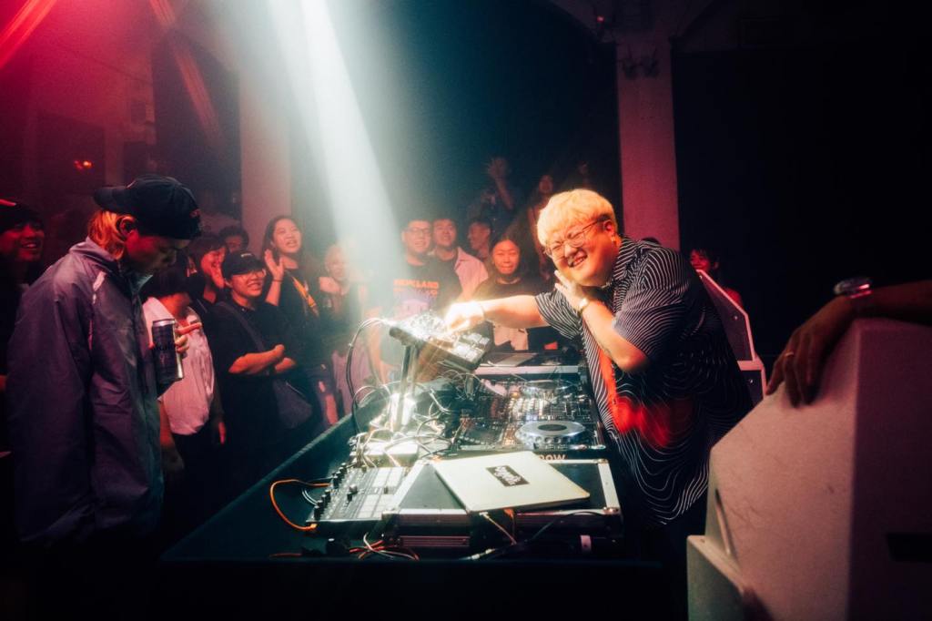 林哲儀與葵剛這對好兄弟除了一起寫歌，還一起辦「華語音浪」派對活動