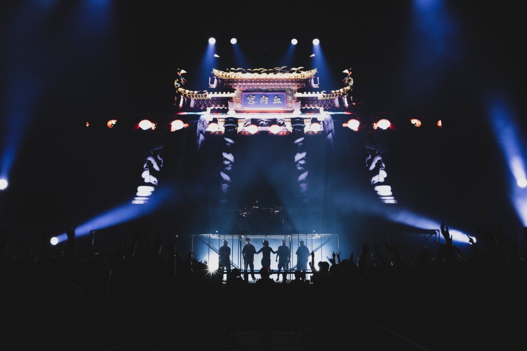 血肉果汁機在北流搭建三層樓高「血肉宮」舞台 