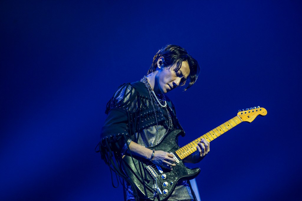 鐵玫瑰講座-茄子蛋吉他手-謝耀德