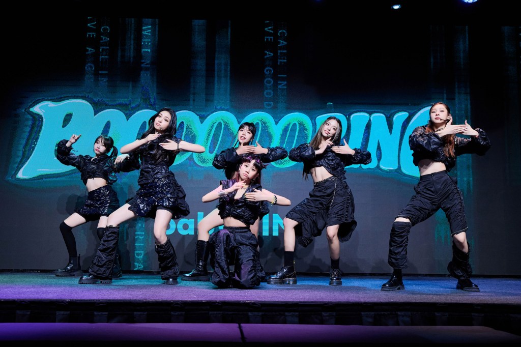 左起：栩栩、Vikky、丞妘、品妡、粼粼、熙妍