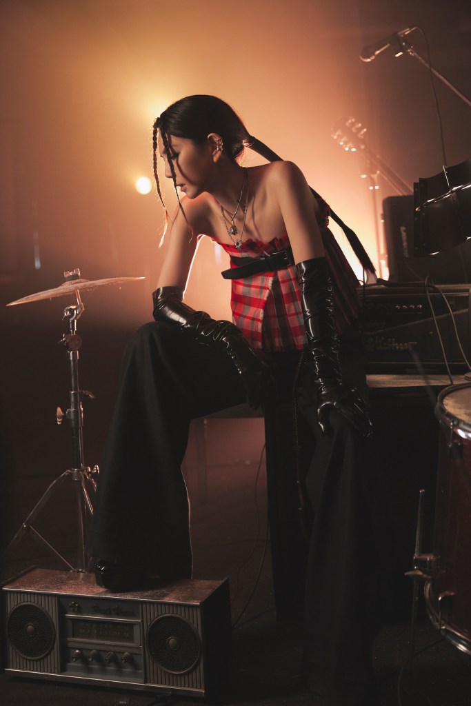 Ella陳嘉樺〈廢〉MV換上五種造型 (照片提供:勁樺娛樂)