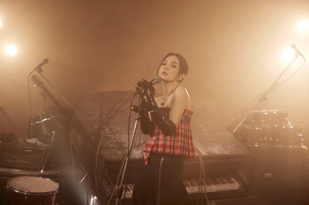 Ella陳嘉樺〈廢〉MV換上五種造型 (照片提供:勁樺娛樂)