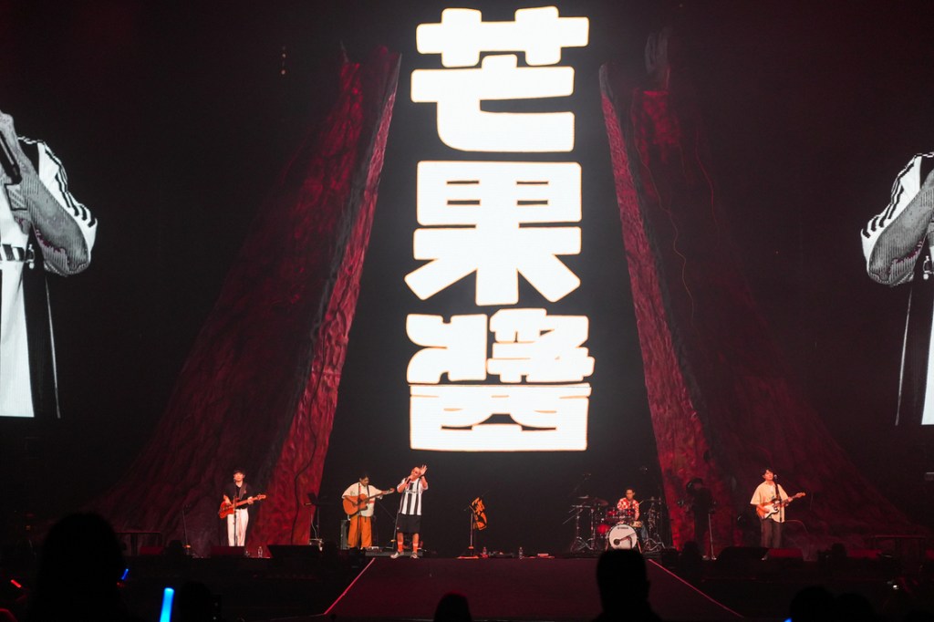 芒果醬 Mango Jump以滾燙的音樂熱力率先炒熱第二天的現場