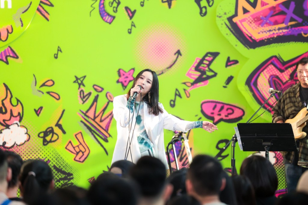 法蘭Fran陪歌迷度過豐富的午后