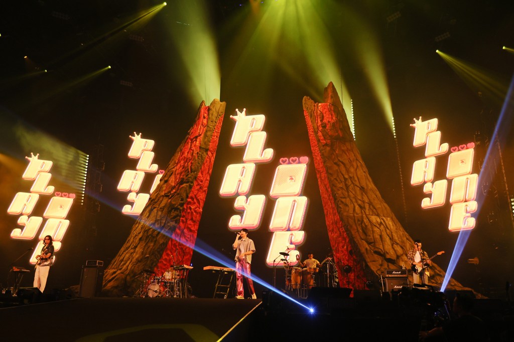 宇宙人濃縮《α:回到未來 》20週年演唱會的演出精華