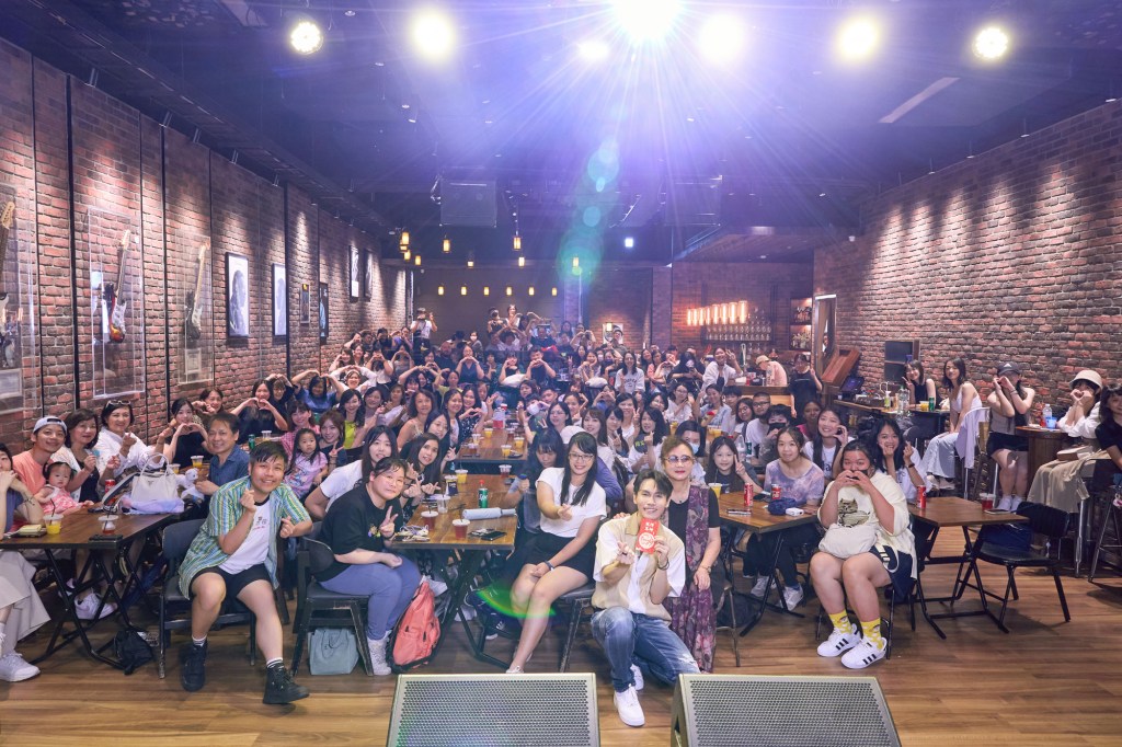 周定緯＆媽媽＆粉絲大合照