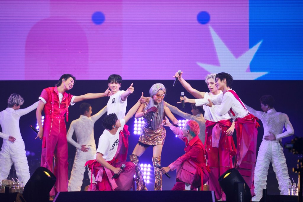 (左起)煥鈞、祖安、文廷 (右起)佳辰、哲言、子翔