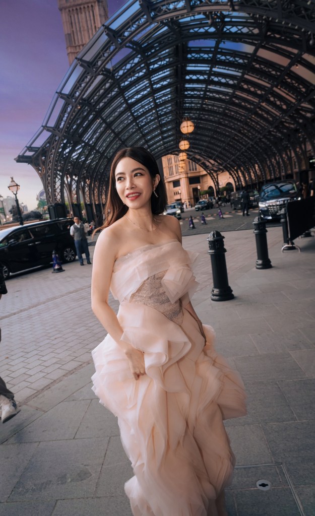 徐懷鈺出席澳門斯諾克時尚之夜，身穿淡黃色禮服展現典雅氣質。