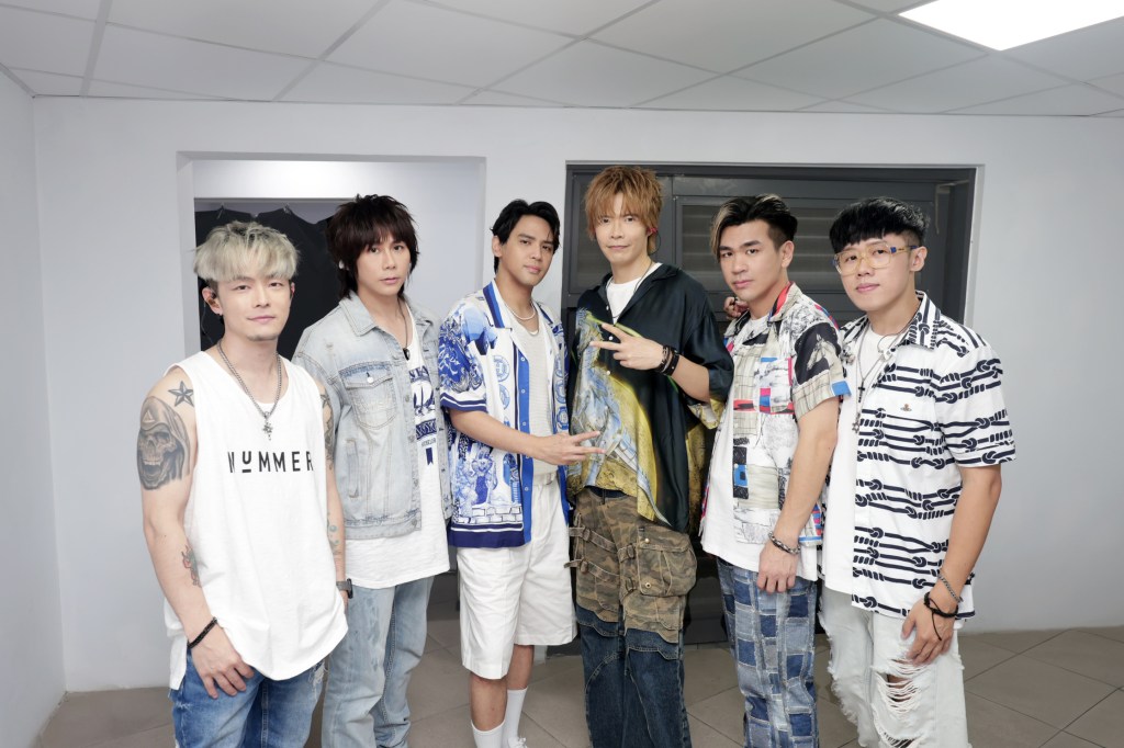 搖滾天團於台中圓滿劇場舉辦《八三夭水啦水啦2024 生日趴》左起八三夭阿電、霸天、陳零九、阿璞、小橘、劉逼