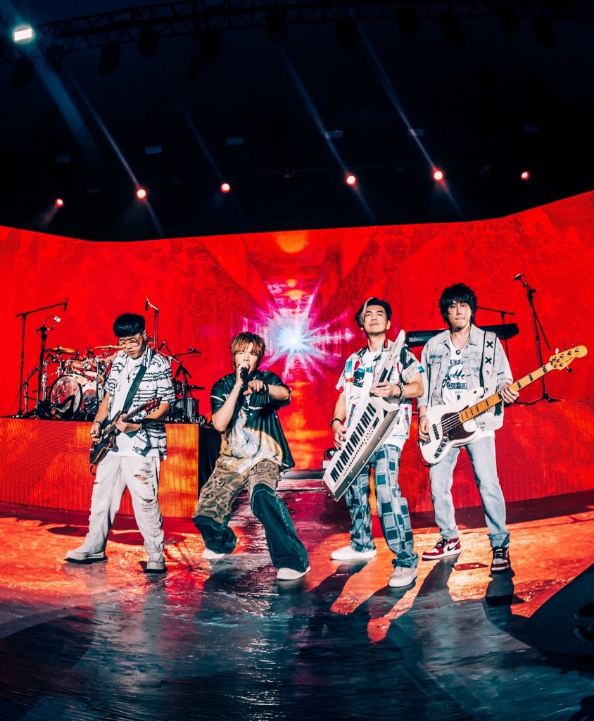 搖滾天團於台中圓滿劇場舉辦《八三夭水啦水啦2024 生日趴》左起八三夭劉逼、阿璞、小橘、霸天