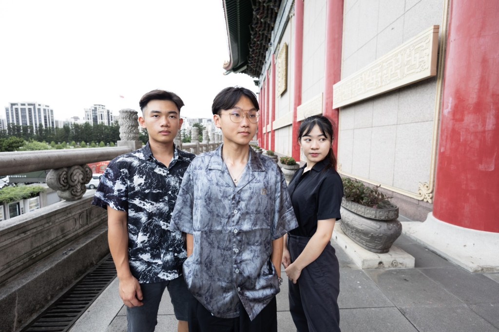 樂手(左鼓手_右二胡手)